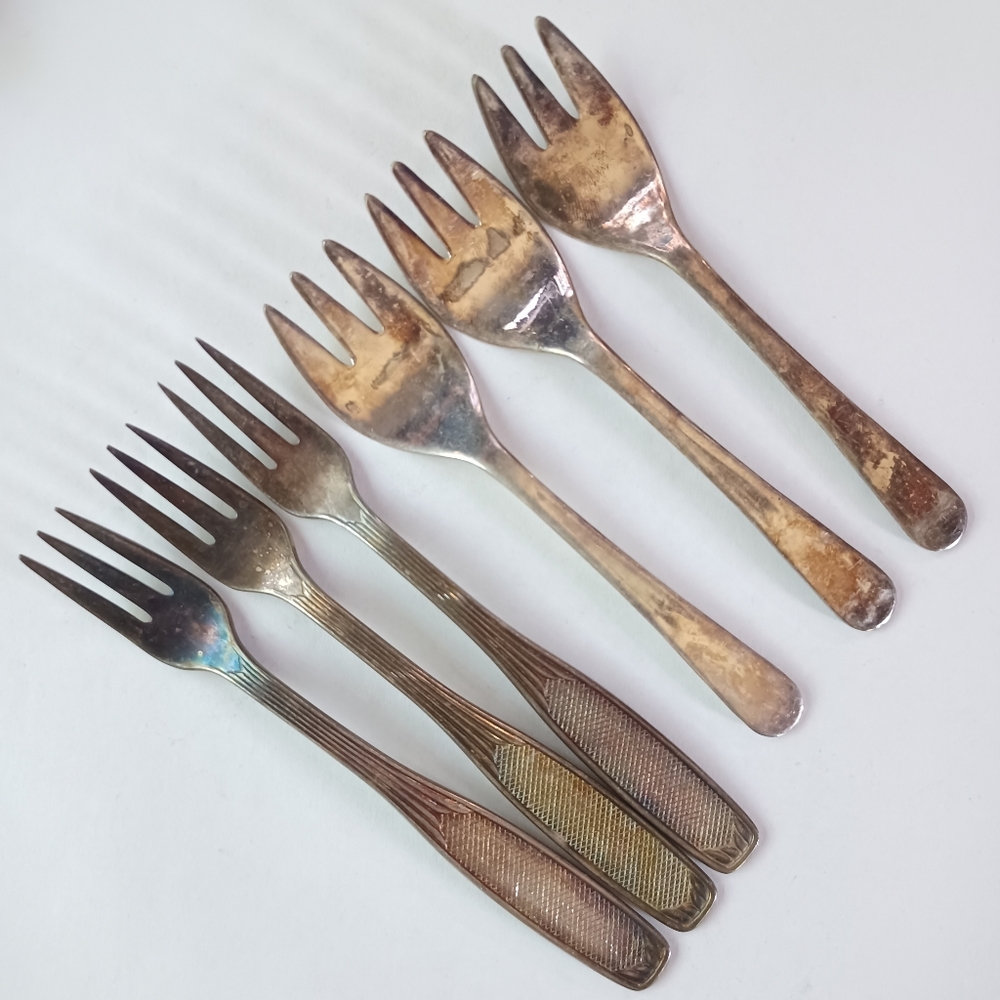 Vintage Assorted Silverplated Forks Set of 11 - Picture 6 of 8
